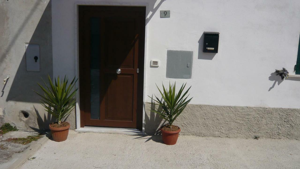 Ferienwohnung La Casa Di Balto, Un Nido Per 2 Castelnuovo Magra Exterior foto